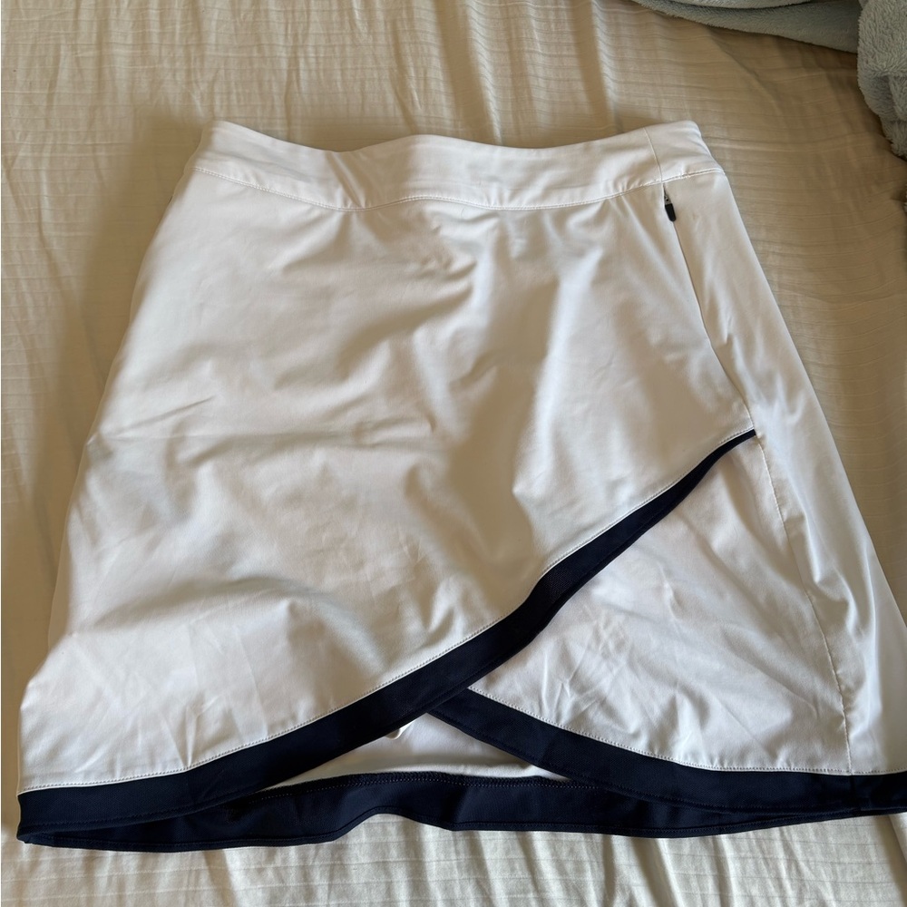 Peter Millar skirt !!
Never worn